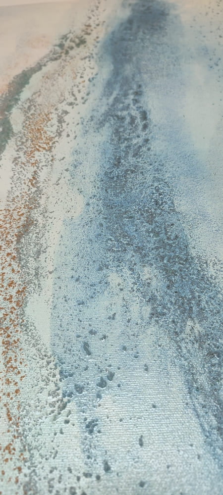 Abstraktna slika "Nežno modra", dimenzije 93x56 cm