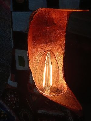 Ročno porisana svetilka 